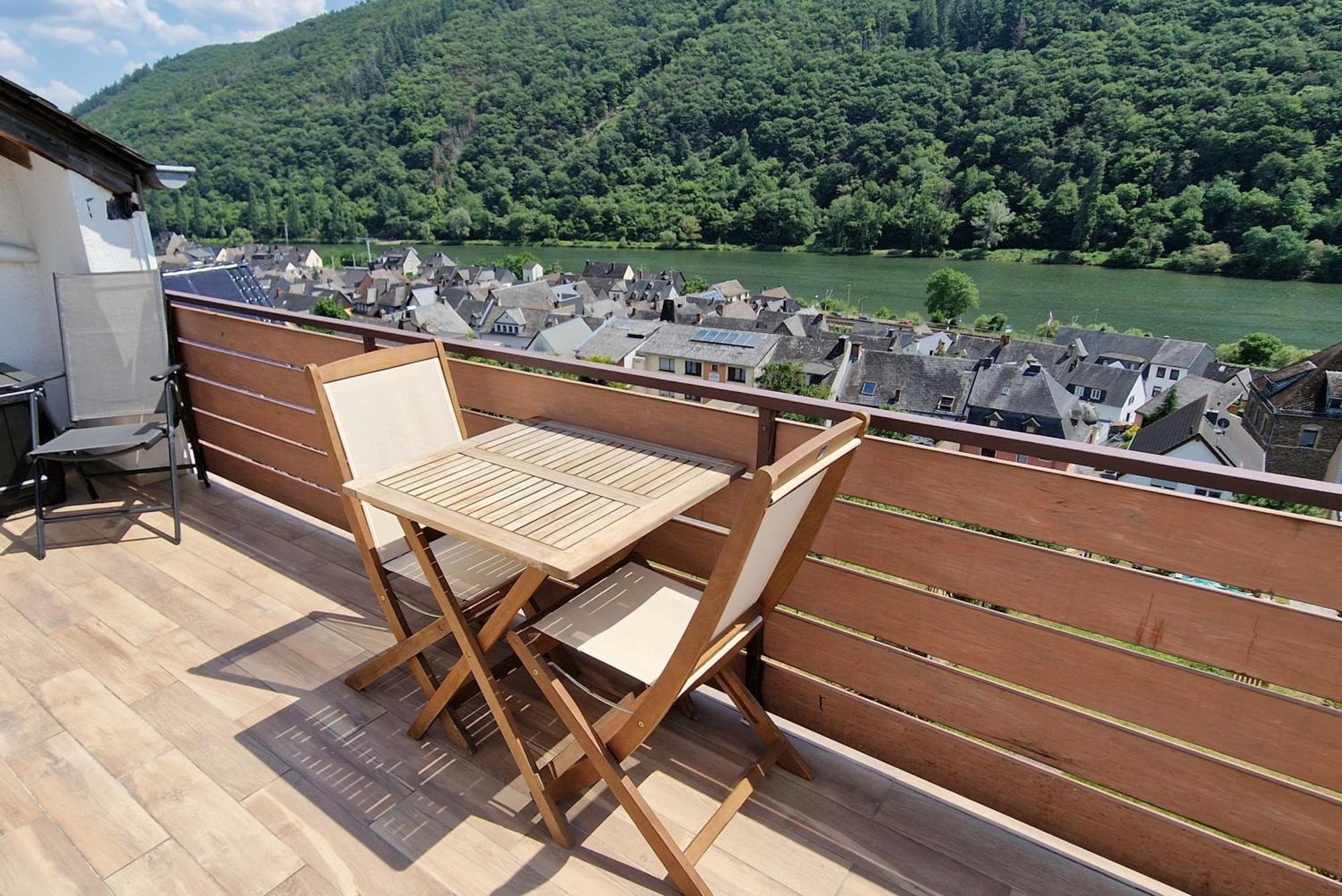Riesling Appartement For 2 - 4 People - Billiards - Balcony With Mosel View - Parking - Wine Barrel Bar - Fully Equipped Kitchen - Netflix - Waiputv - 3 Km From Cochem Klotten Bagian luar foto