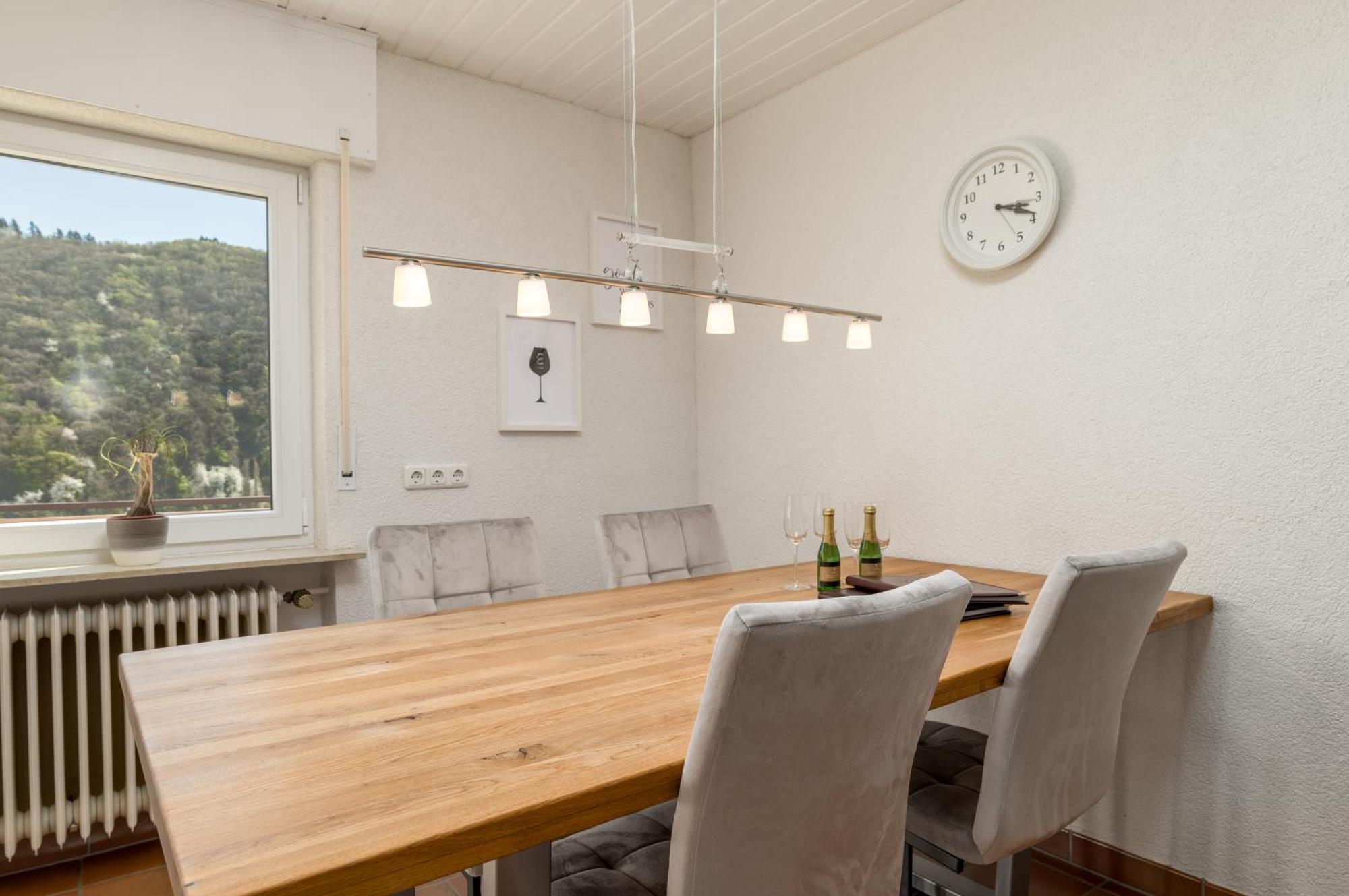 Riesling Appartement For 2 - 4 People - Billiards - Balcony With Mosel View - Parking - Wine Barrel Bar - Fully Equipped Kitchen - Netflix - Waiputv - 3 Km From Cochem Klotten Bagian luar foto