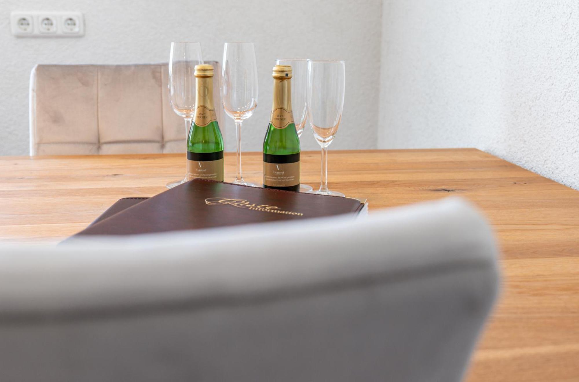 Riesling Appartement For 2 - 4 People - Billiards - Balcony With Mosel View - Parking - Wine Barrel Bar - Fully Equipped Kitchen - Netflix - Waiputv - 3 Km From Cochem Klotten Bagian luar foto