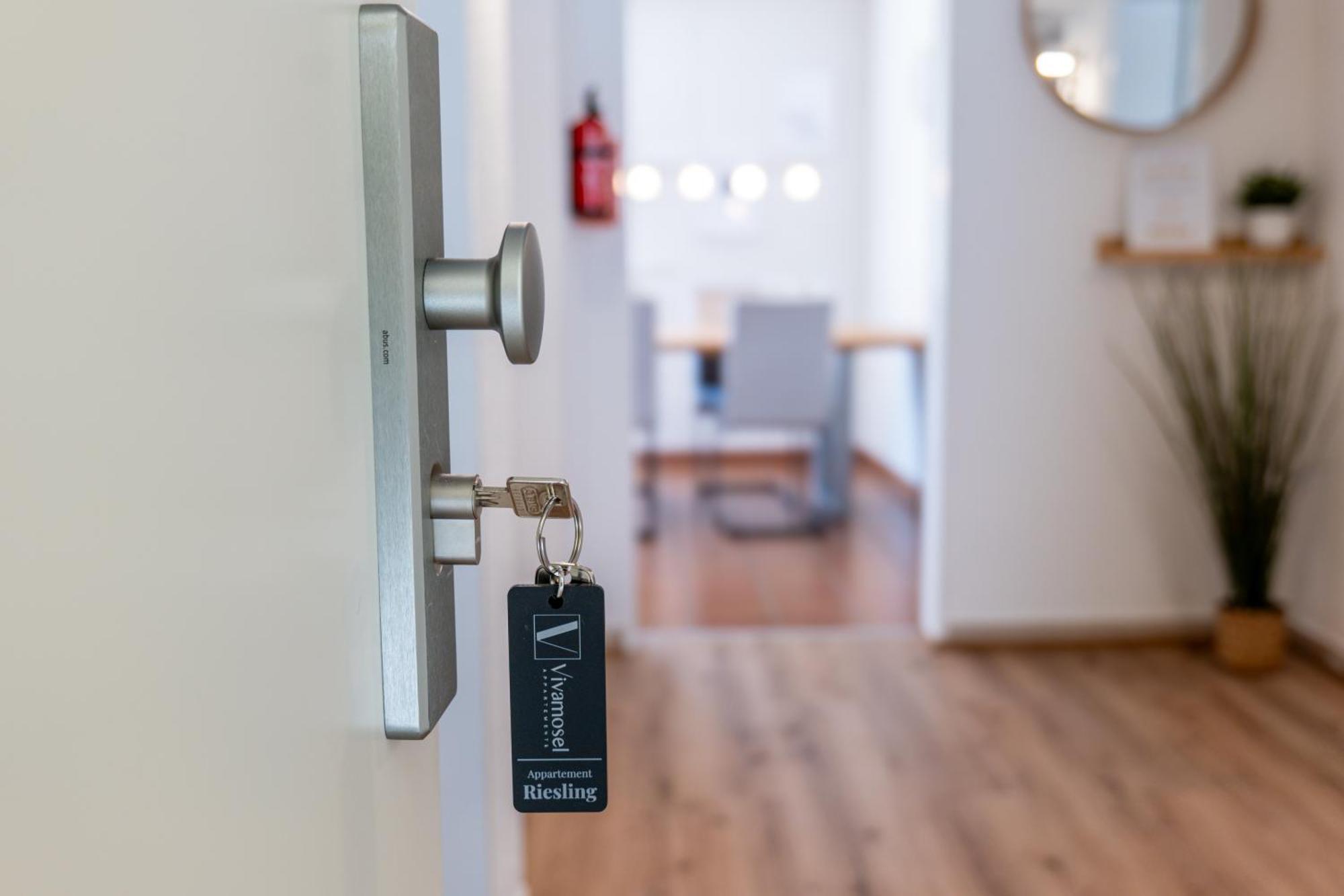 Riesling Appartement For 2 - 4 People - Billiards - Balcony With Mosel View - Parking - Wine Barrel Bar - Fully Equipped Kitchen - Netflix - Waiputv - 3 Km From Cochem Klotten Bagian luar foto